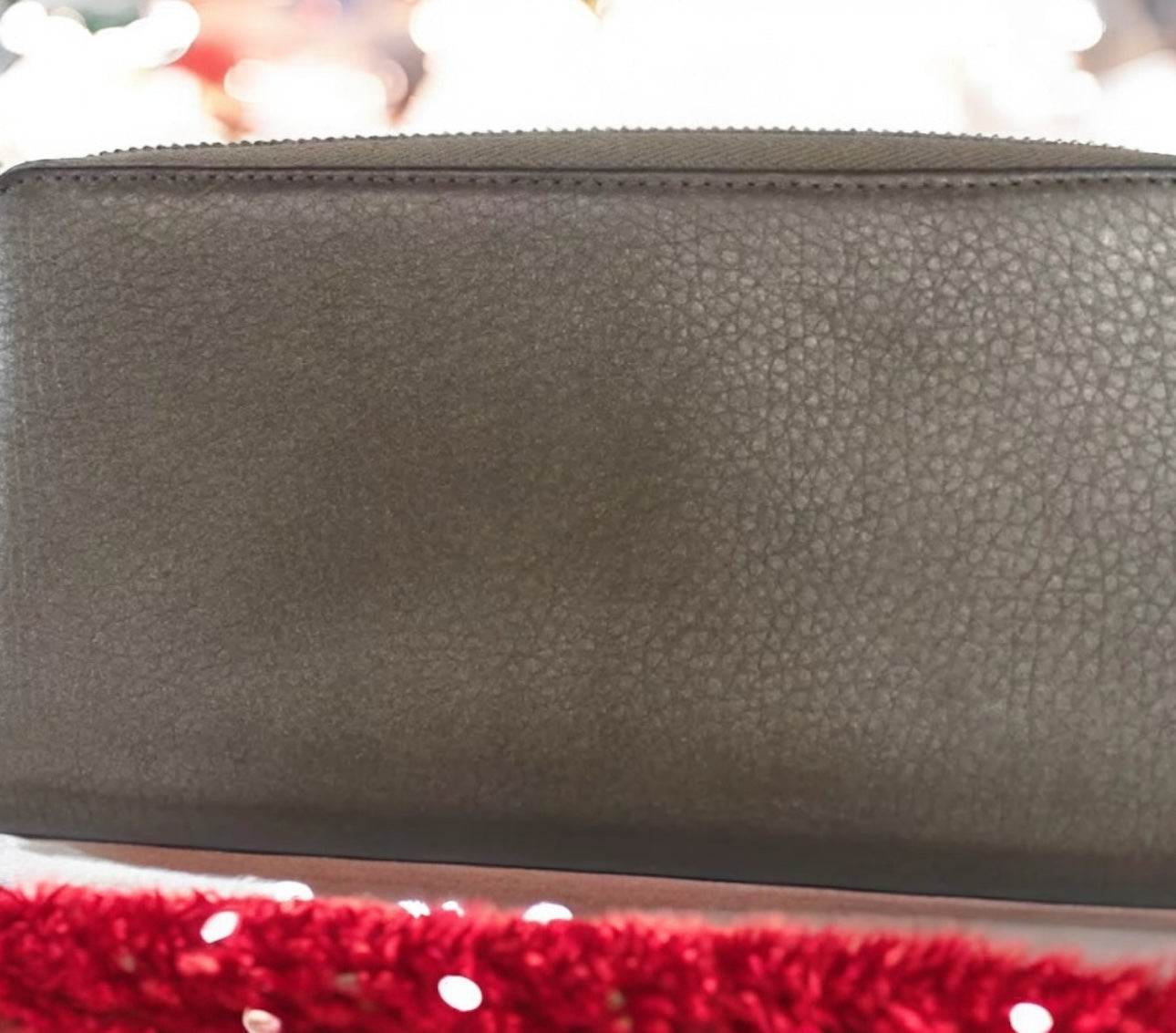 GUCCI WALLET CONTINENTAL ZIP AROUND IN MINT CONDITION - Luxbrandz