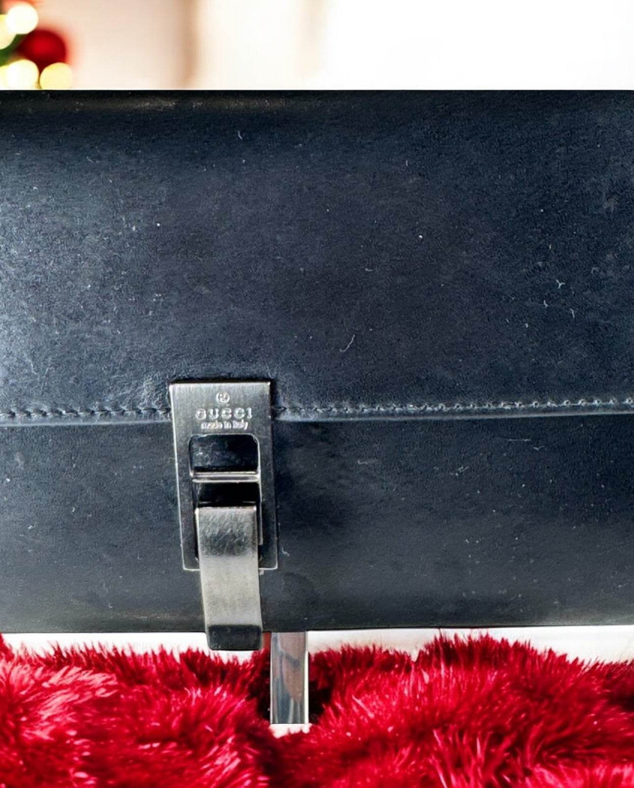 GUCCI Soft leather continental wallet with metal GUCCI clasp closure mint condition - Luxbrandz