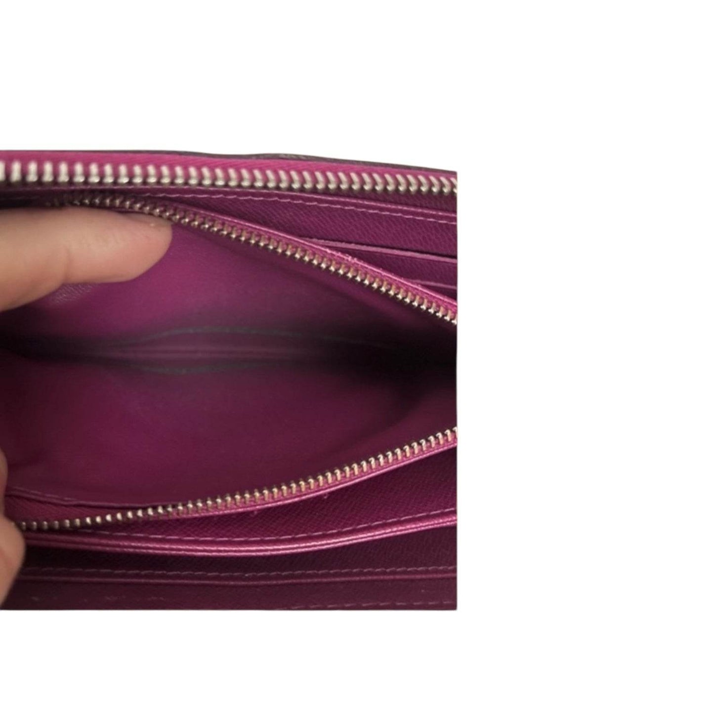 Louis Vuitton EPI Leather zippy Long Wallet in mint condition - Luxbrandz