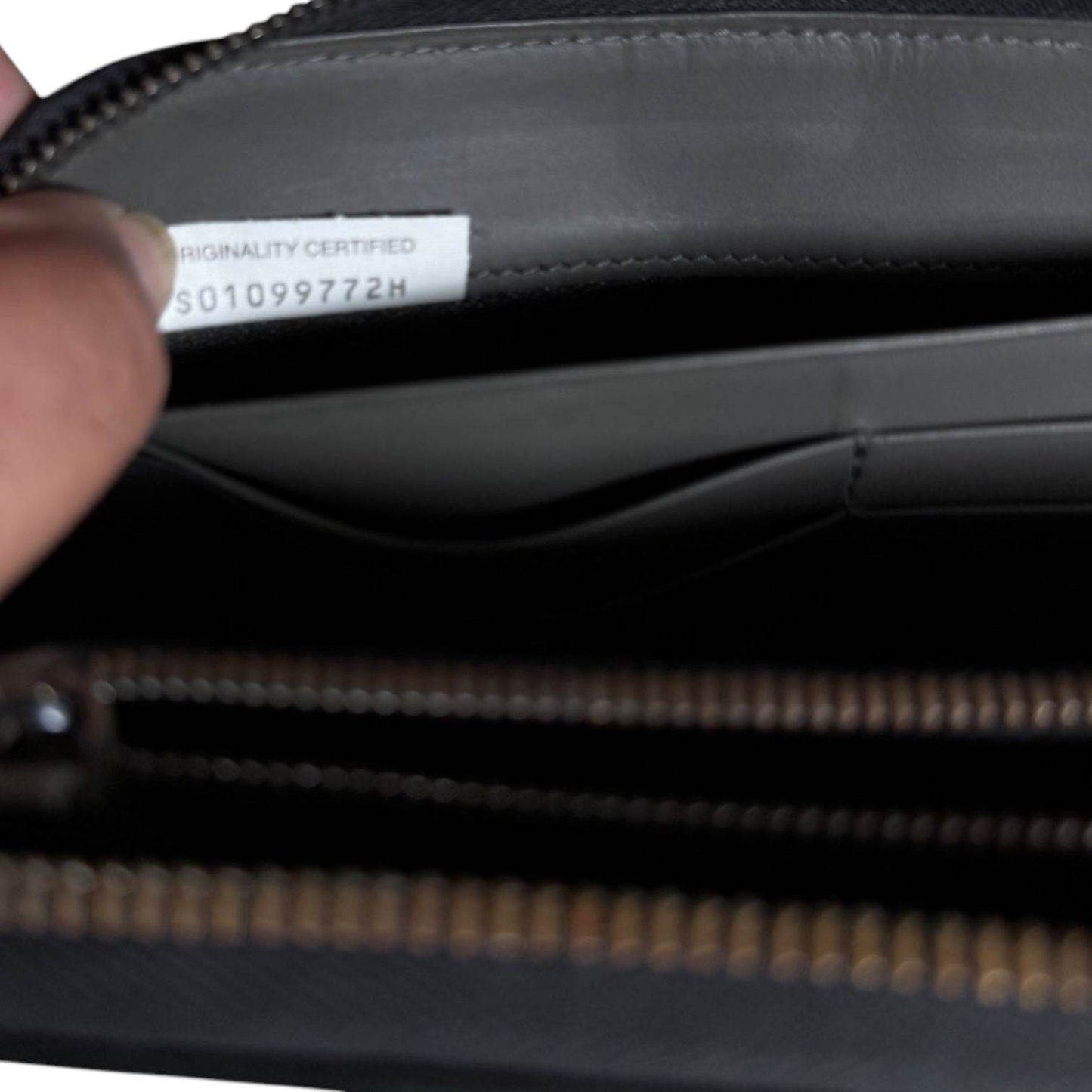 Bottega Veneta Intrecciato Round Long Wallet in EUC NAPA Leather. - Luxbrandz