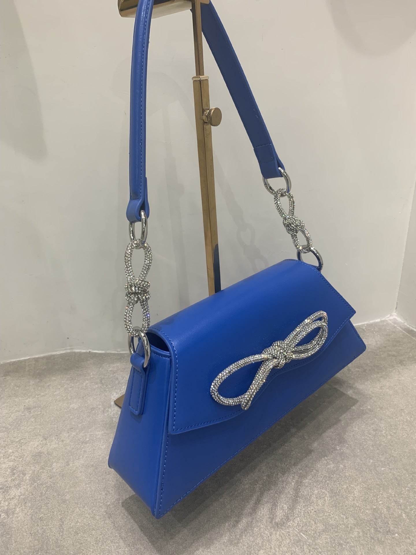 Leather Niche Light Luxury Bow Buckle Shoulder Bag - Luxbrandz