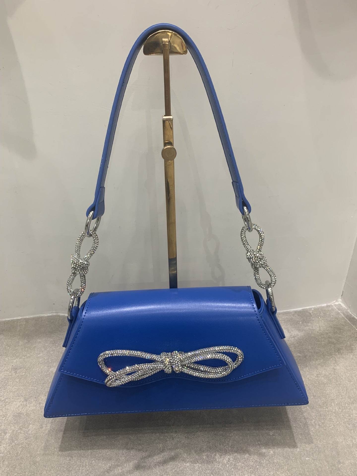 Leather Niche Light Luxury Bow Buckle Shoulder Bag - Luxbrandz