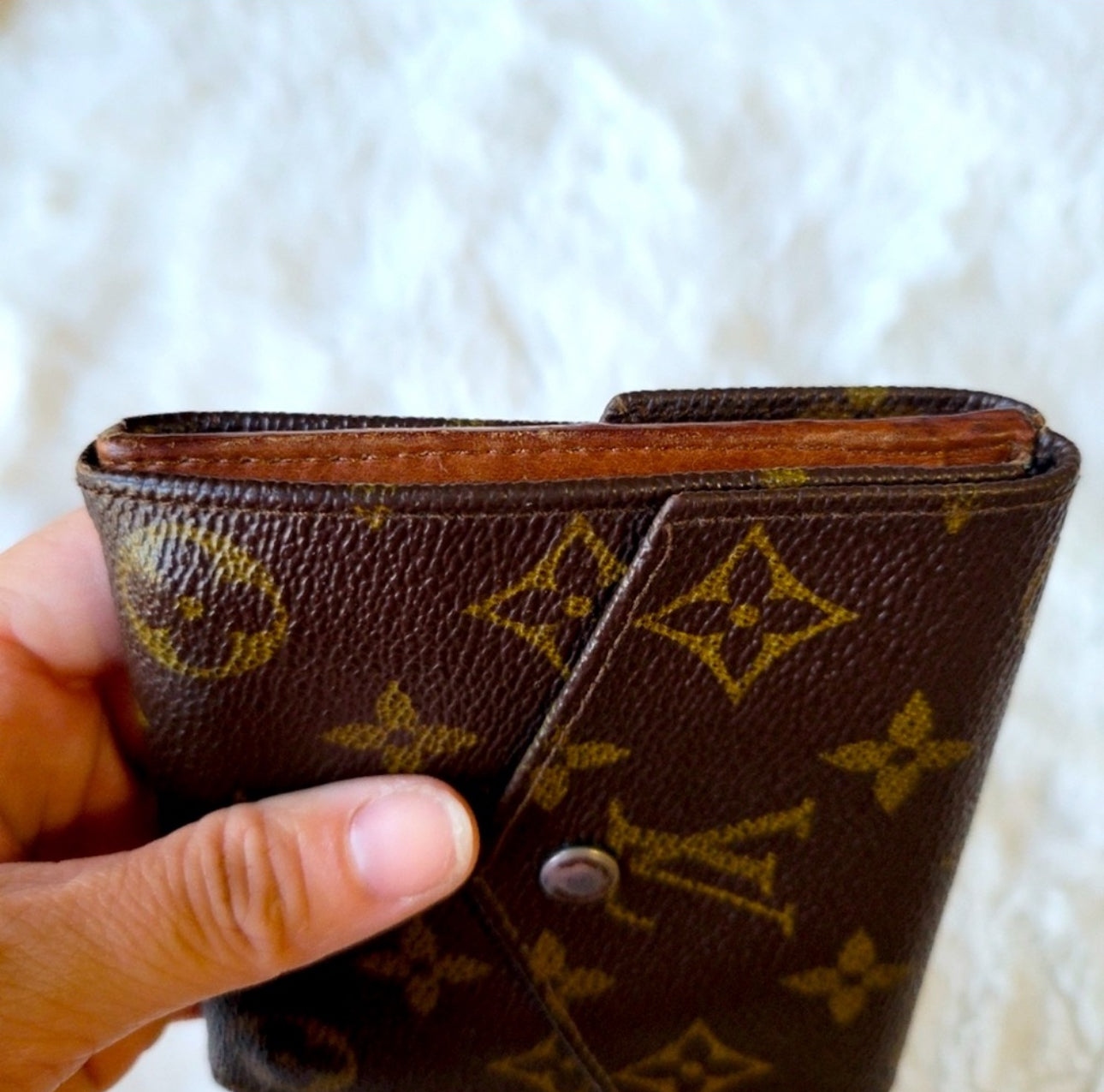 Louis Vuitton Monogram Elsie Compact Wallet in Excellent Condition.