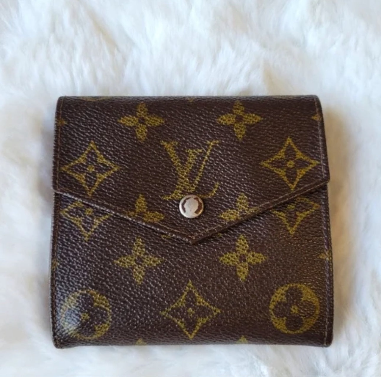 Louis Vuitton Monogram Elsie Compact Wallet in Excellent Condition.