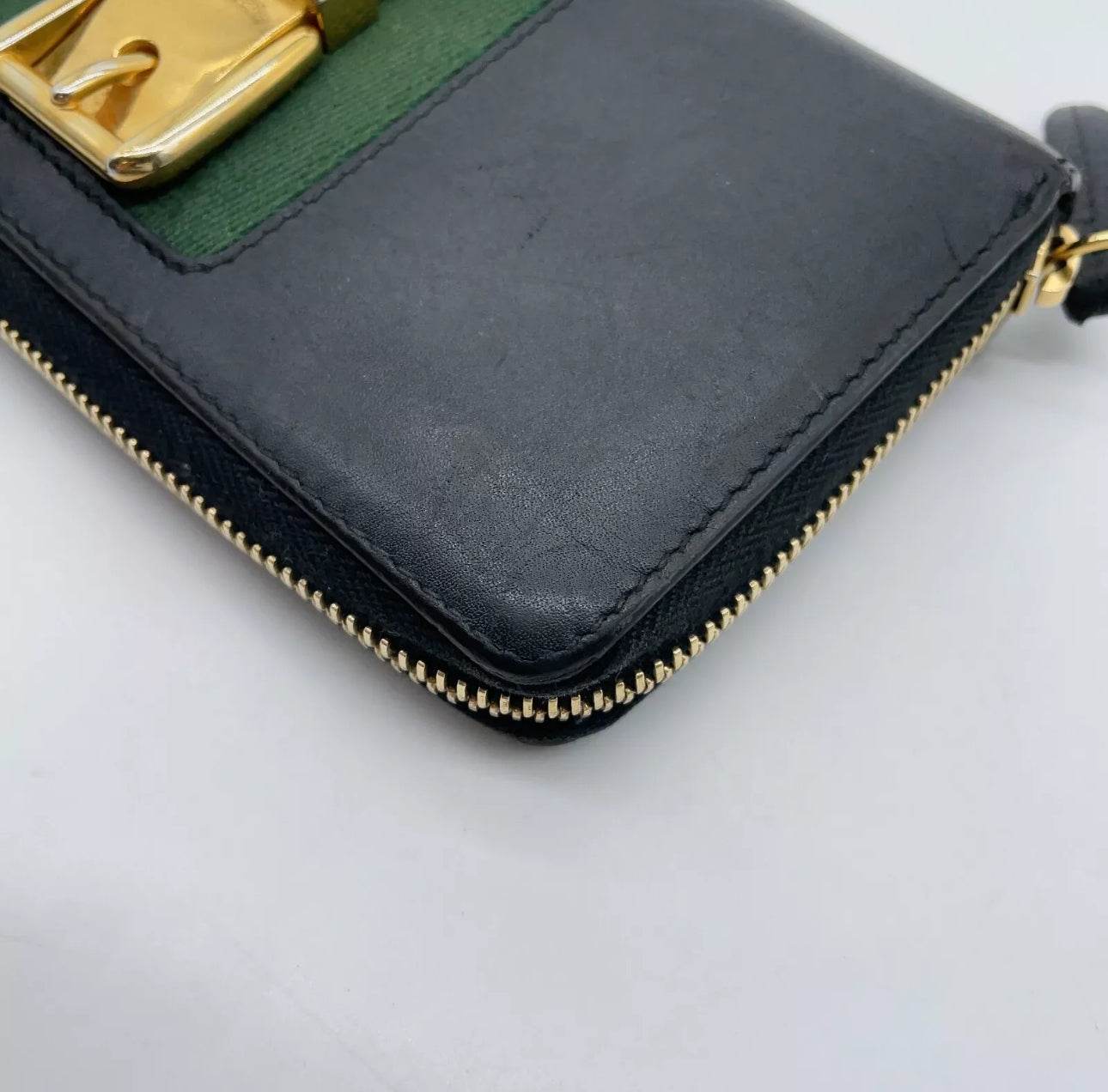 Gucci Slyvie Black Leather Wallet in Excellent Condition - Luxbrandz