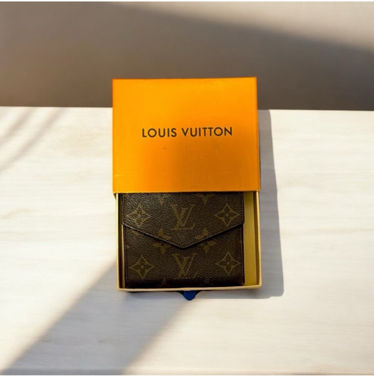 Louis Vuitton Monogram Elsie Compact Wallet in Excellent Condition.