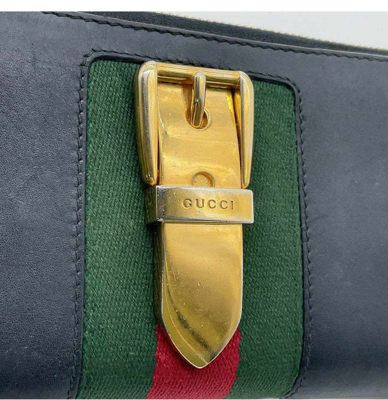 Gucci Slyvie Black Leather Wallet in Excellent Condition - Luxbrandz