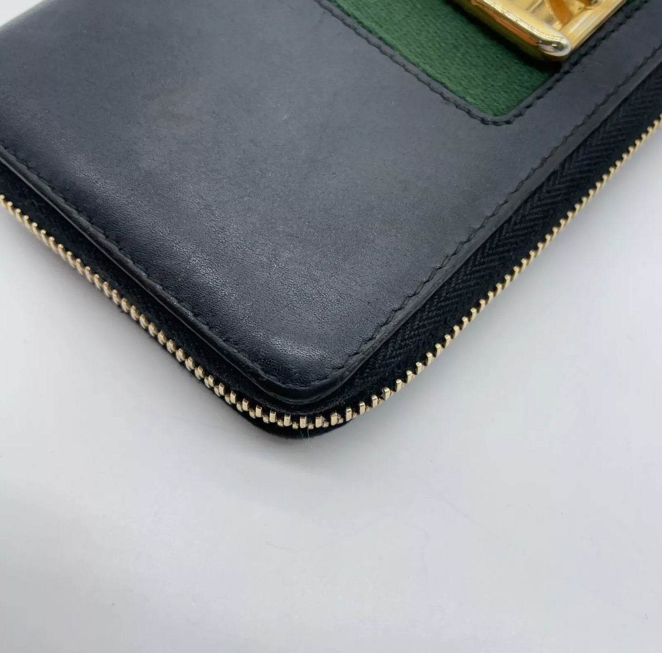 Gucci Slyvie Black Leather Wallet in Excellent Condition - Luxbrandz