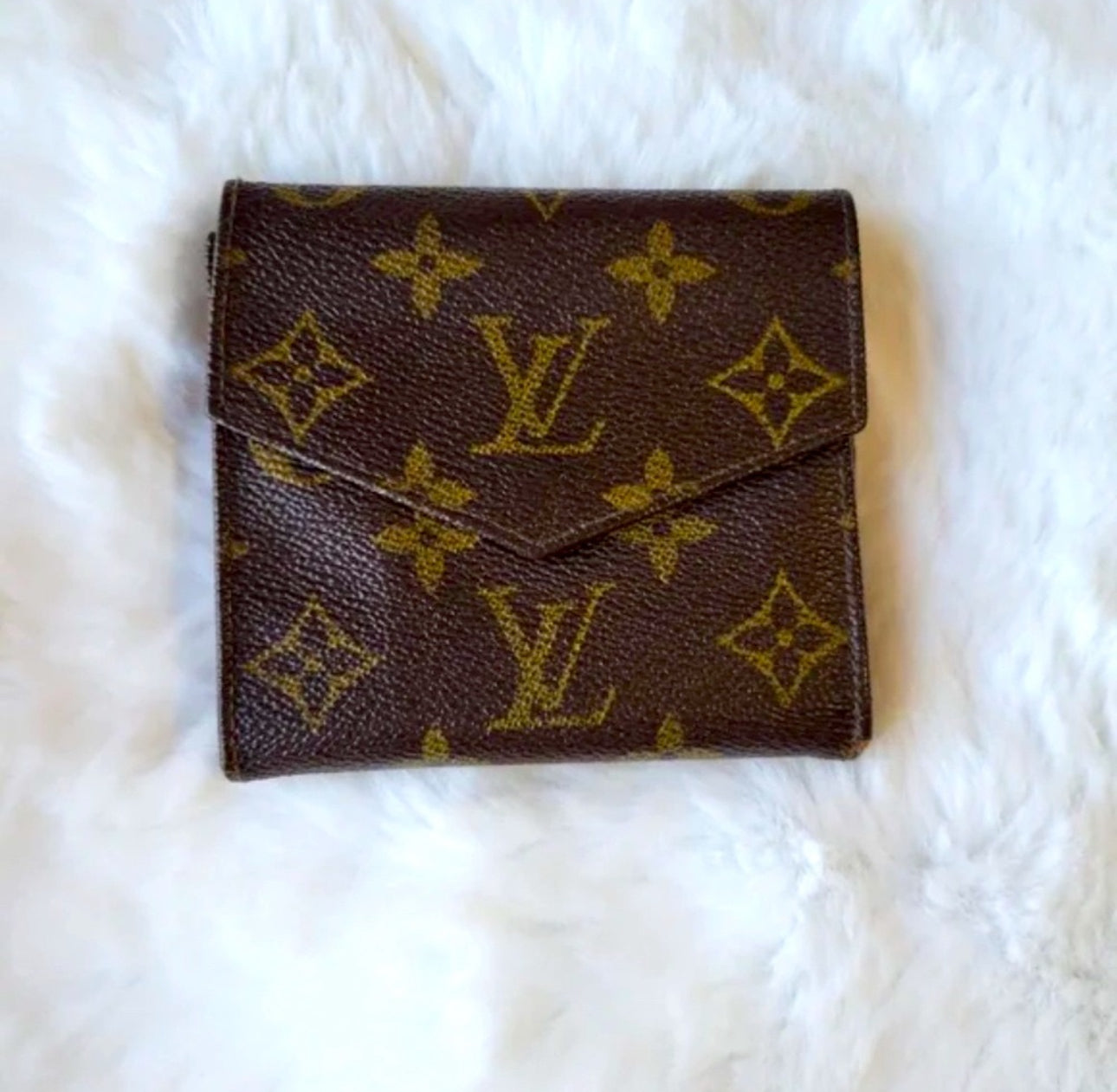 Louis Vuitton Monogram Elsie Compact Wallet in Excellent Condition.