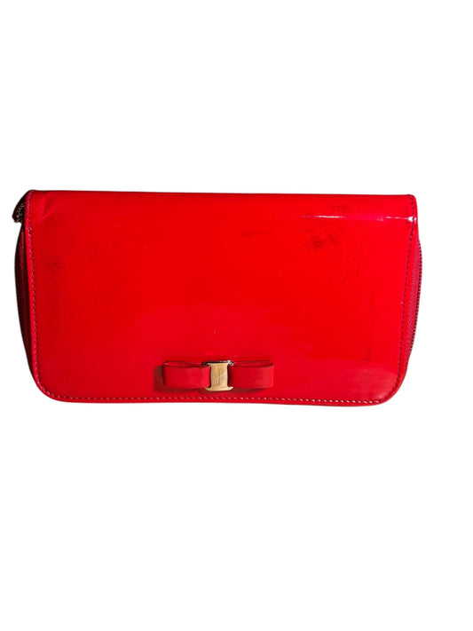 SALVATORE FERRAGAMO GINNY RED BOW PATENT LEATHER HANDBAG WITH SILVER CHAIN STRAP - Luxbrandz