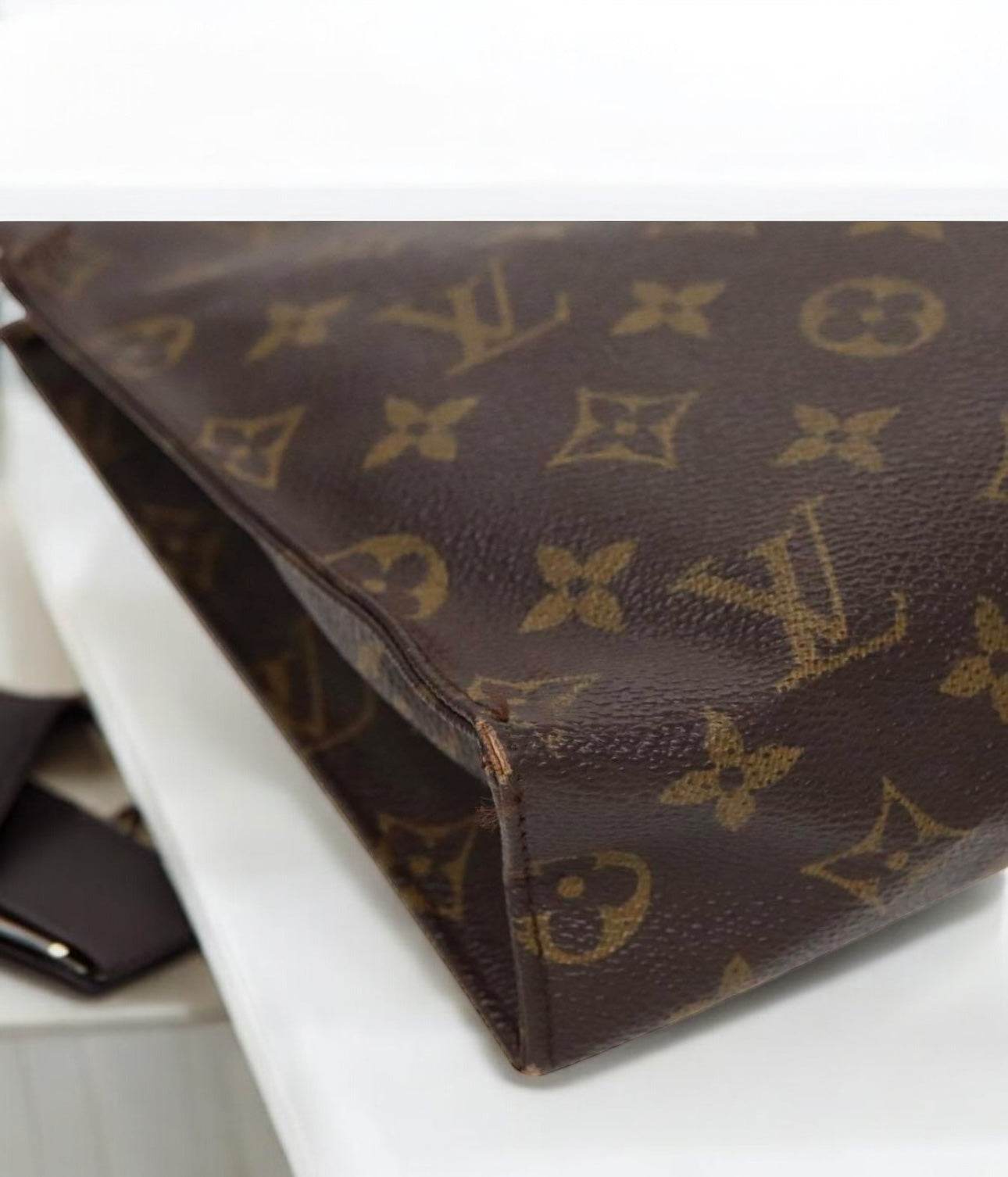 LOUIS VUITTON Monogram Poche Toilette 26 Pouch M47542 LV Auth 96150 - Luxbrandz