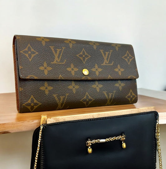 Louis Vuitton Pochette Portemonnay Long wallet in mint condition.